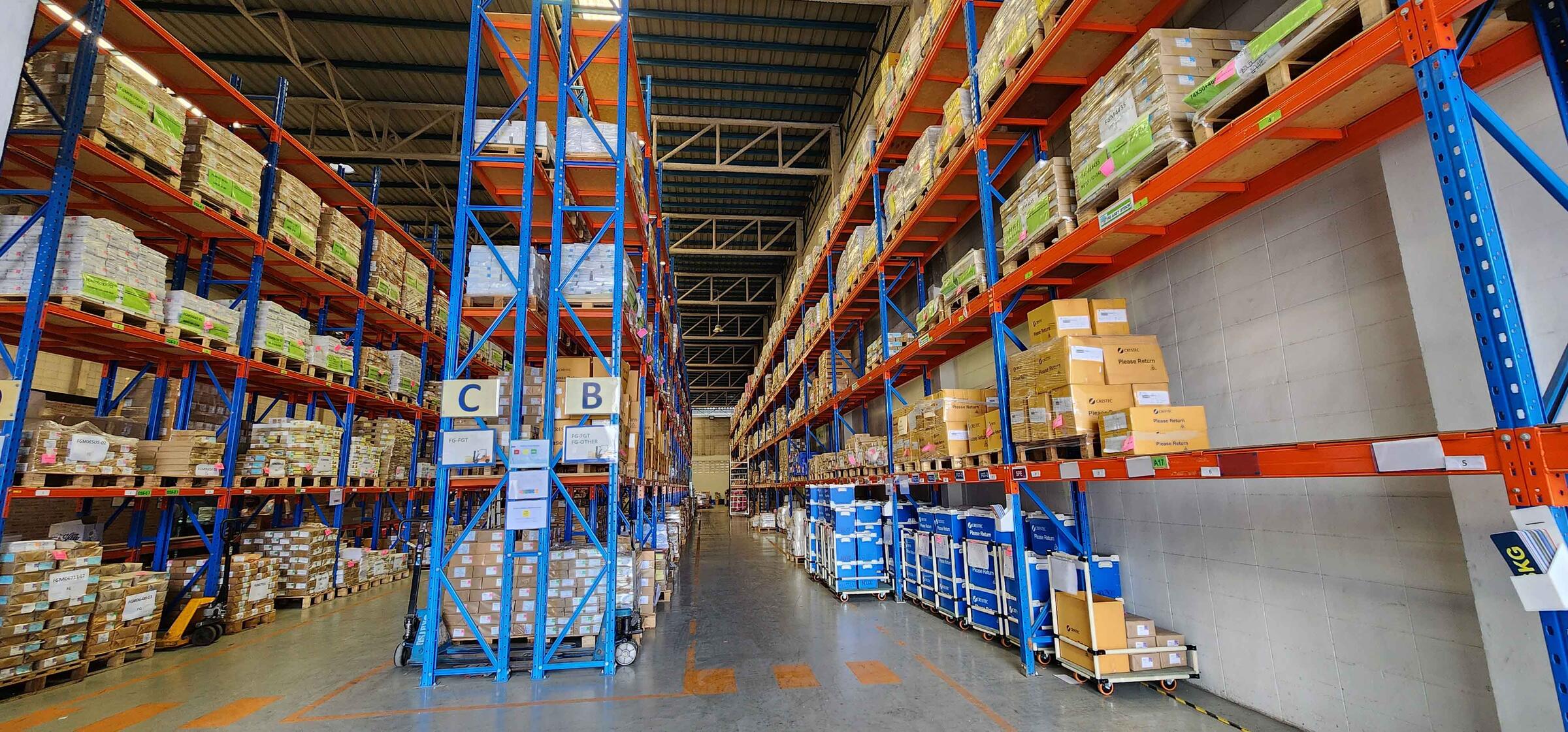 Pallet racking aisle at the Crestec Sriracha warehouse