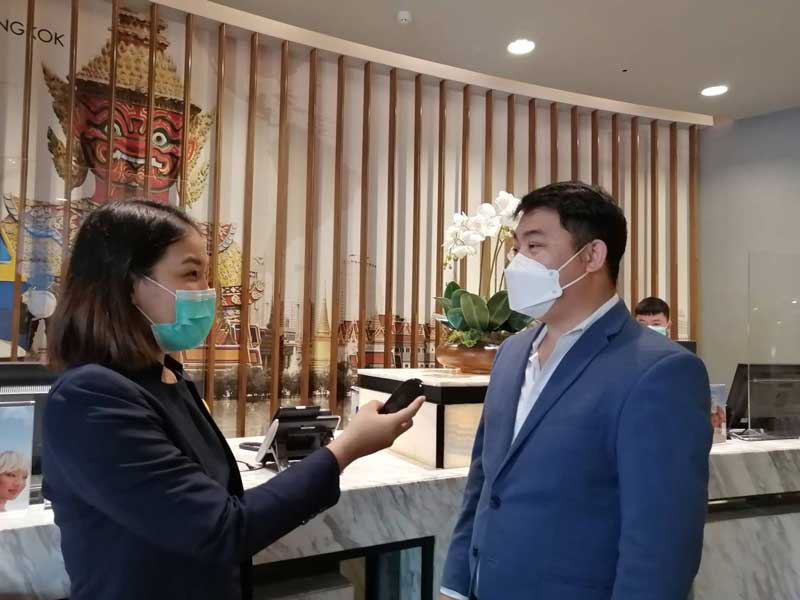 Novotel Hotel manager in Thailand using Pocketalk with an international guest